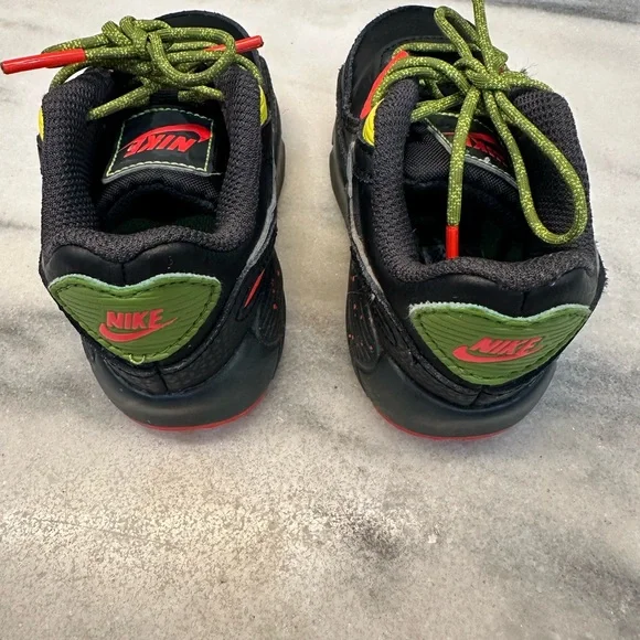 Nike Baby Air Max 90 Sneakers color Black Asparagus  size 5 - Picture 2 of 8